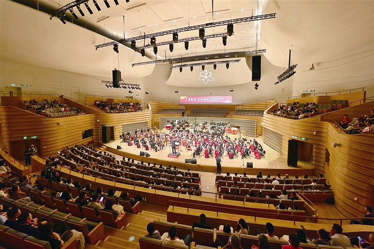 江陰市劉天華民族樂團(tuán)舉行首演音樂會(huì)
